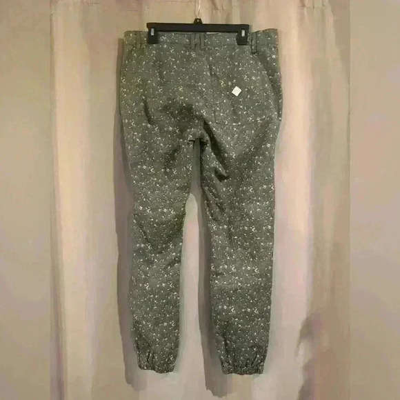 Men’s Gray Altamont Joggers - Picture 2 of 10